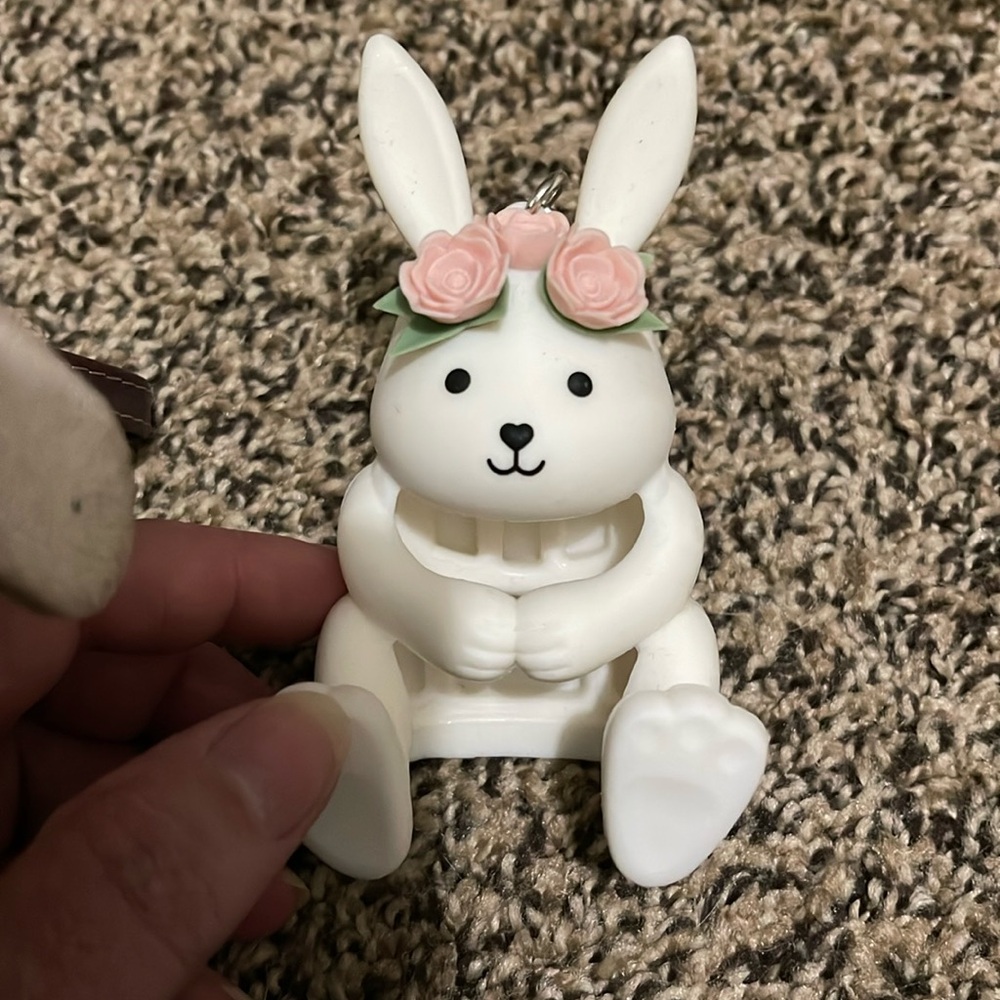 Bath & Body Works White Bunny PocketBac Holder with Pink Rose Crown